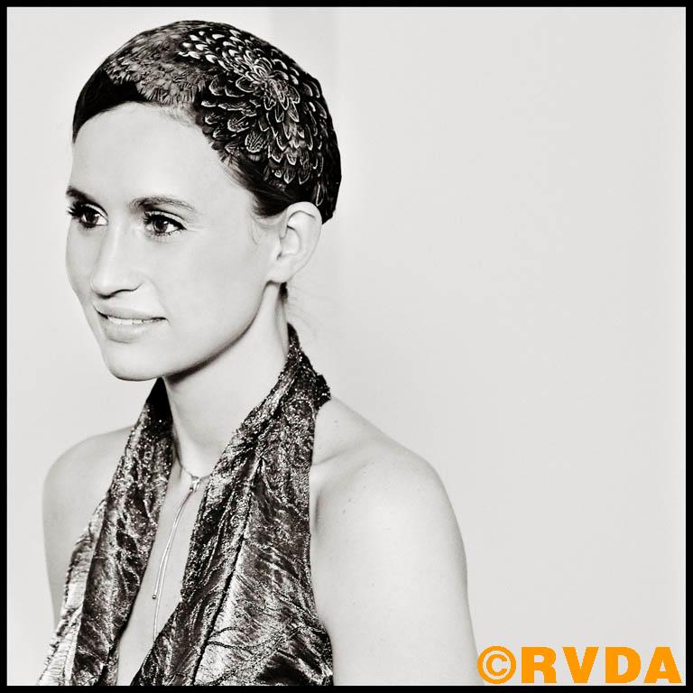 Evelien Smit with a fascinator of Eudia at Dutch Fashion Awards - by RVDA